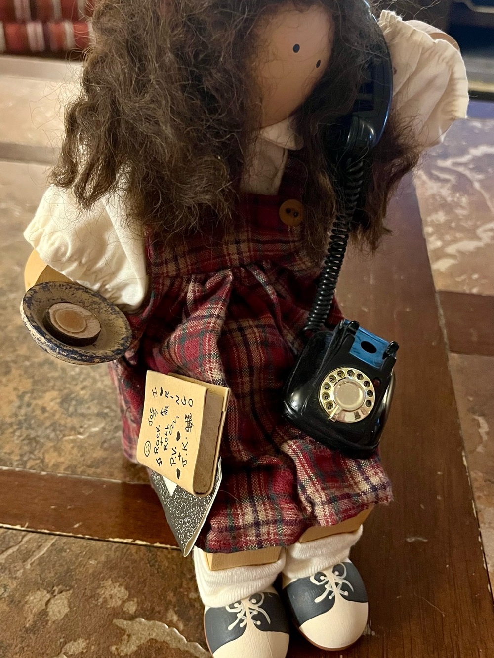 Lizzie High Collection - Schoolgirl on the Phone and extra items - Picture 3 of 5